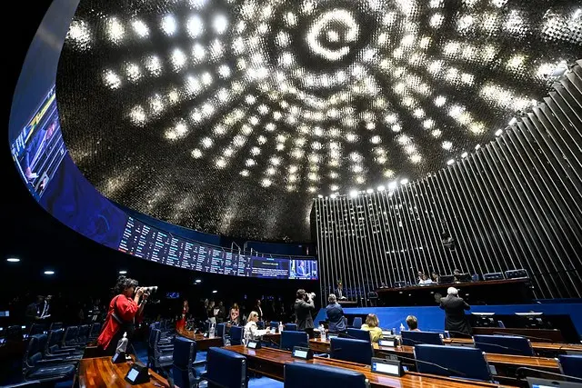 Oposição tenta adiar votação do fim da escala 6x1 no Senado para depois do segundo turno. Isso mostra que há interesse …