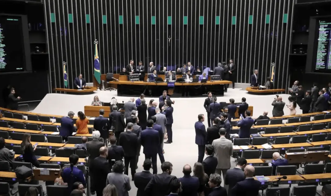 61 empresários, 55 advogados e 30 médicos entre os 513 deputados eleitos em 2026. Empresários e médicos ganham espaço e…