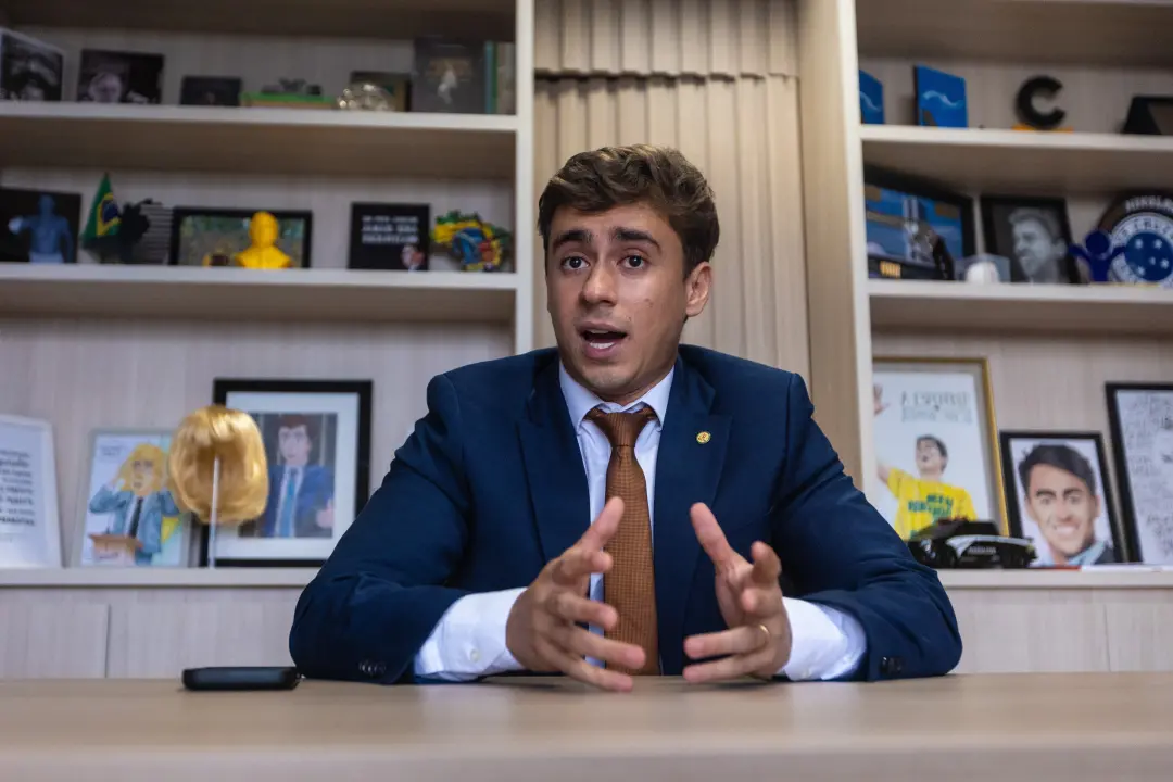 Nikolas Ferreira ironizou o vídeo selfie que Lula usou na estratégia digital, dizendo agora vai. Ele defende que sucess…