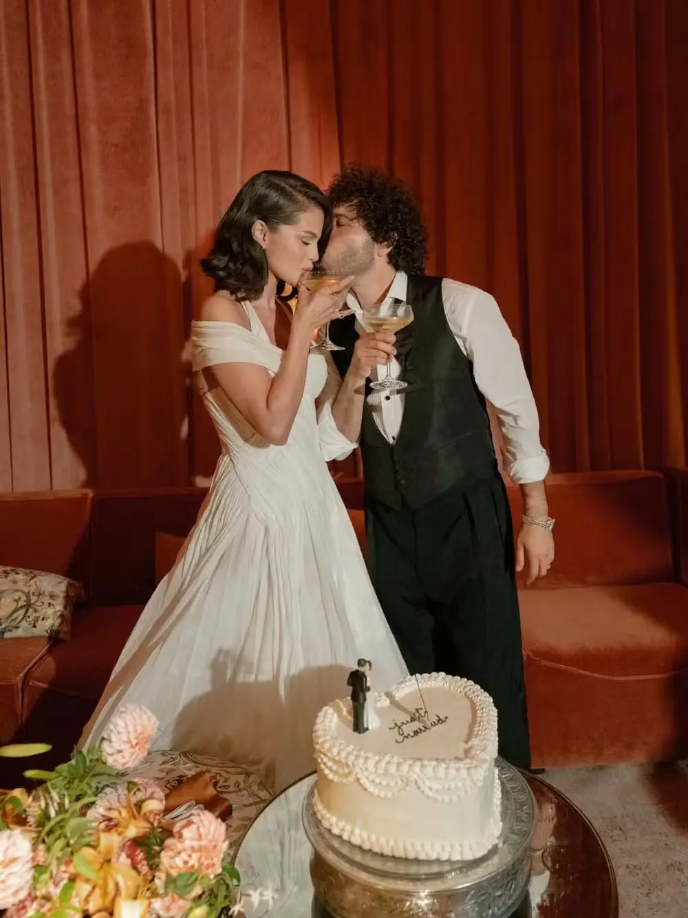 Selena Gomez cobrou definição da relação com Benny Blanco durante um podcast. Ele explicou que ela pressionou por um st…