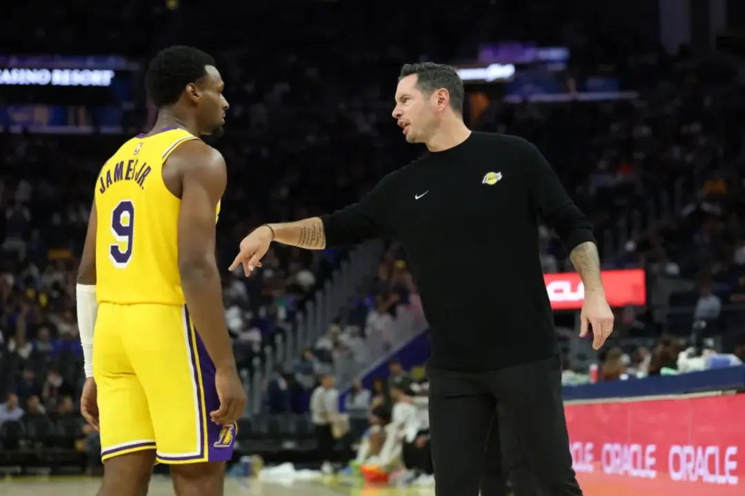 JJ Redick parou o jogo no primeiro minuto contra os Warriors, após o Lakers ter um começo insano. Aquele passe mal exec…