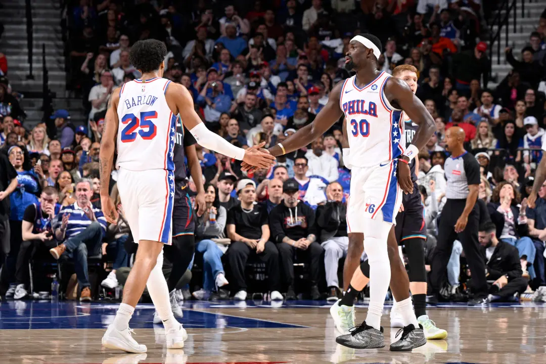 Sixers confirmam lesões de Dominick Barlow, Anfernee Simons e Adem Bona para o jogo de pré-temporada contra Brooklyn Ne…
