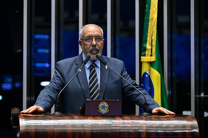 Senador Paulo Paim defendeu a redução da jornada de trabalho na Casa, dizendo que é uma continuação da luta histórica p…