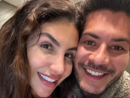 Jheny Santucci não comentou sobre possíveis traições de Arthur Aguiar depois que confirmou o fim do casamento. Ela diss…