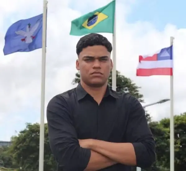 Sandro Filho, com 21 anos, alcançou 167.394 votos em Salvador, superando políticos tradicionais da federação União Prog…