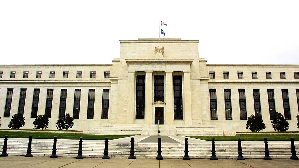 A ata do Fed reforçou a possibilidade de nova alta de juros nos Estados Unidos ainda este ano, pois a inflação ainda nã…