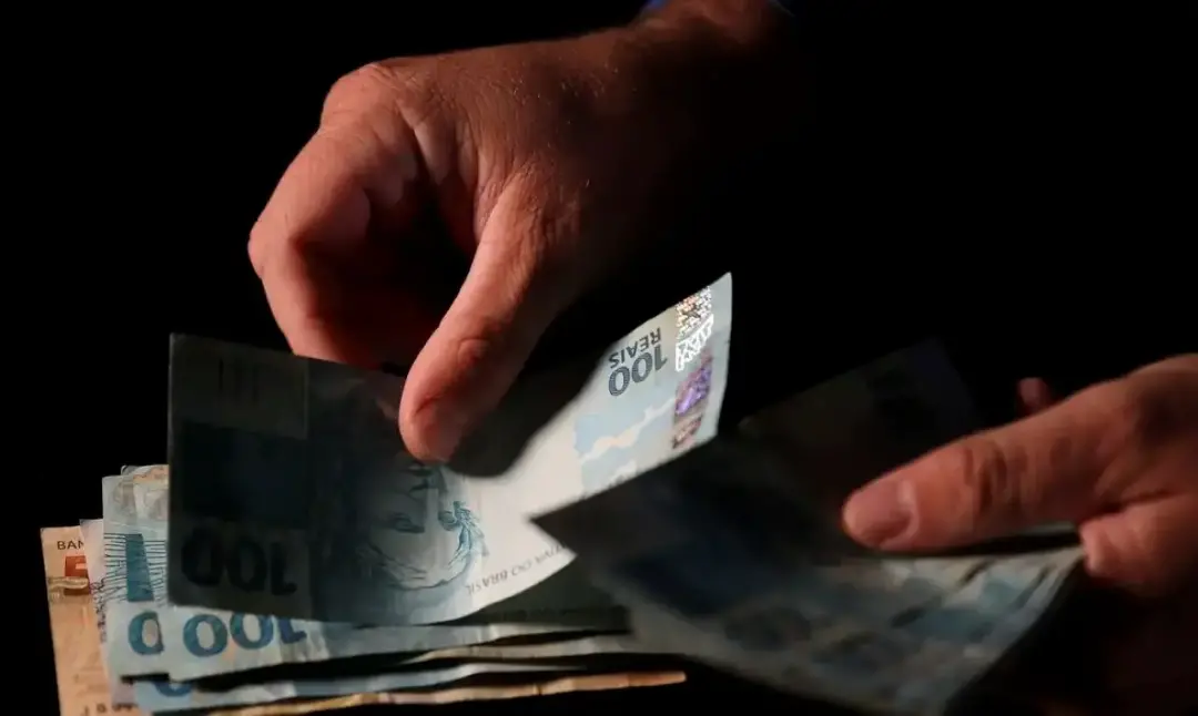 Um bilhão e trezentos milhões de reais a devolver por plataformas de apostas aos bancos. Essa quantia inclui quinze mil…