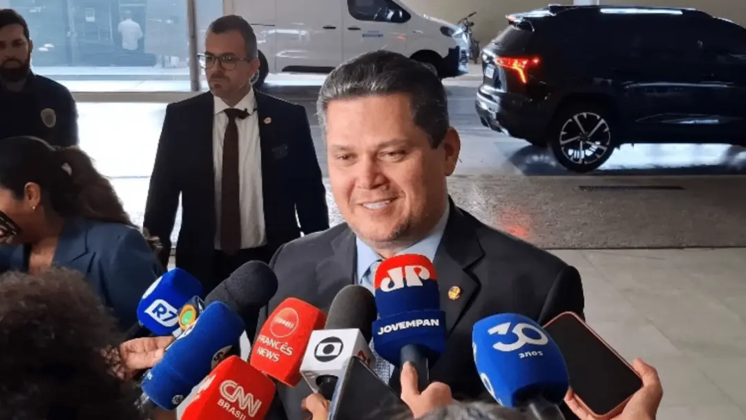 Alcolumbre disse que não recebeu pedidos para apressar votação da PEC do fim da jornada 6 x 1 no Senado. Entendi que a …