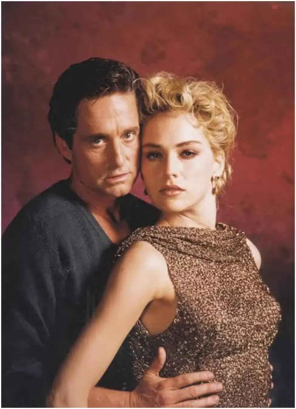 Michael Douglas disse em seu livro que causou uma erupção cutânea em Sharon Stone durante as filmagens de Instinto Selv…