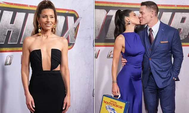 Jessica Biel vestiu um elegante vestido preto sem alças na estreia de Matchbox: The Movie, onde John Cena beijou a espo…