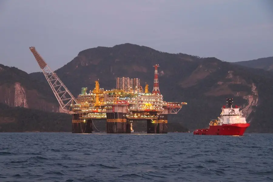 Petrobras arrematou 12 blocos na Bacia de Campos com lances de quase R$ 3 bi. A empresa venceu em cinco blocos concorre…