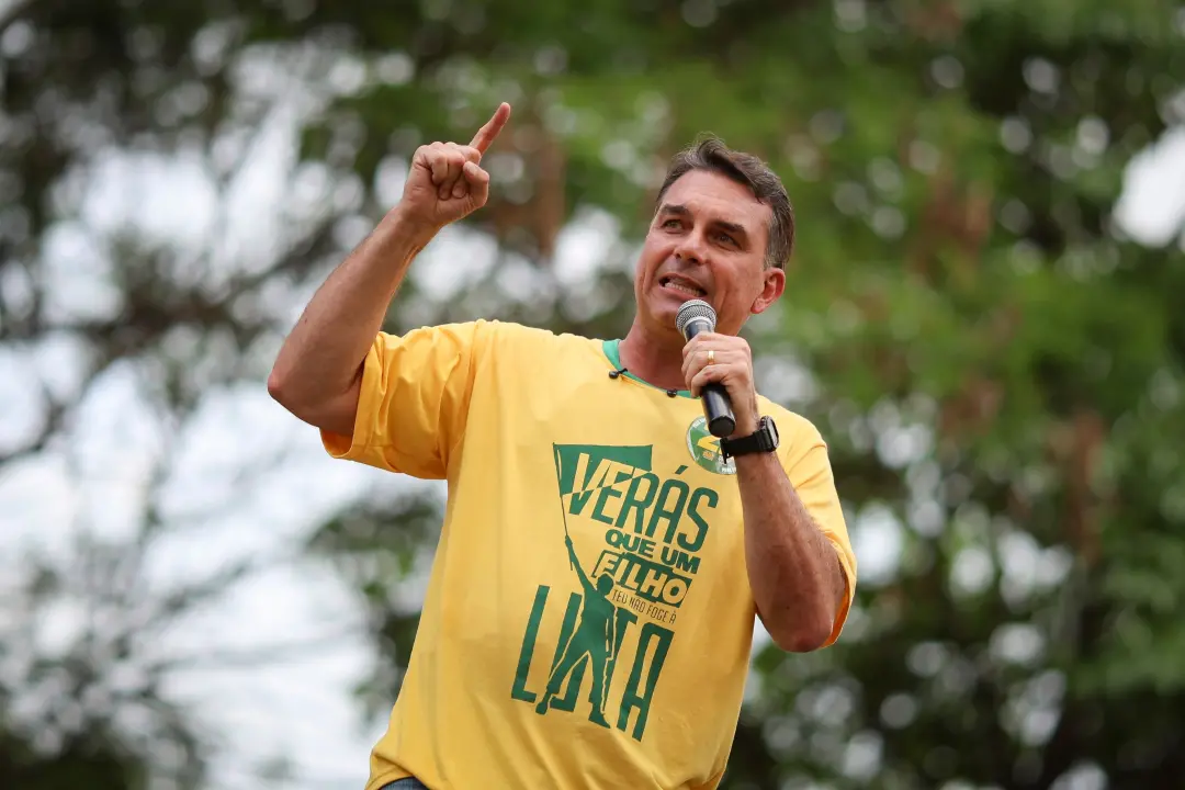 Podemos vai apoiar Flávio Bolsonaro no segundo turno, decisão que será comunicada na quinta feira em Brasília. É um mov…