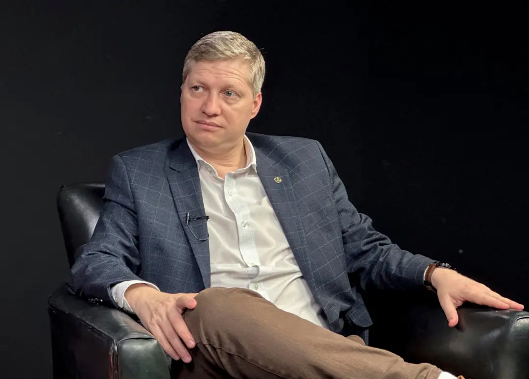 Marcel van Hattem criticou o encontro de Alexandre de Moraes com diretores da PF na sede da Corte, pois a reunião não f…