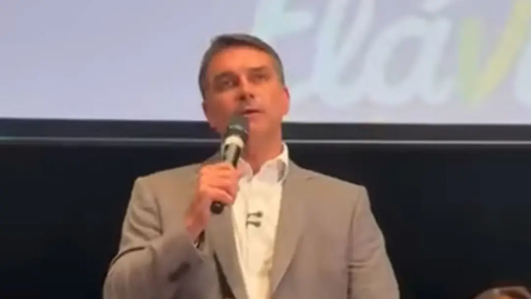 Flávio Bolsonaro disse em Brasília que fará o governo mais foda que os brasileiros já viram se eleito. A ambição de con…