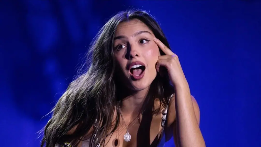 Olivia Rodrigo disse que não vai usar inteligência artificial na composição da música dela. Ela até testou o ChatGPT, m…