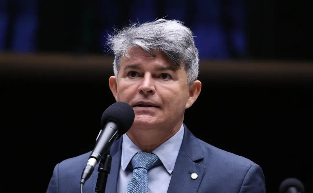Projeto cria multa de R$ 5 mil a R$ 100 mil pra quem pichar, além de obrigar a restauração do dano. Isso é importante p…