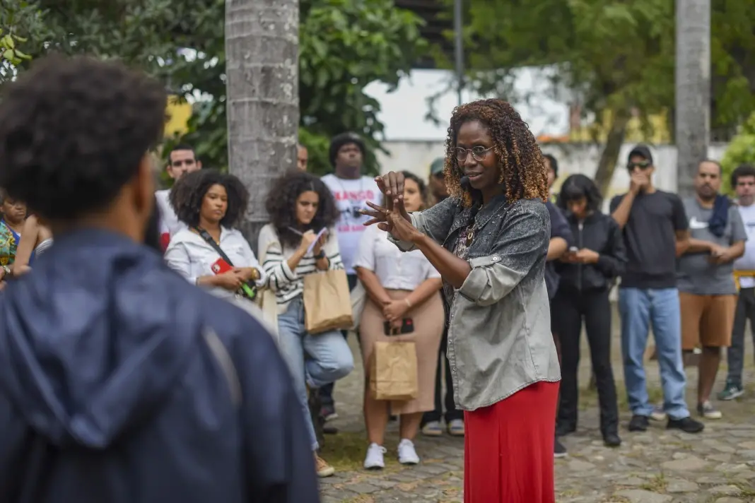 Praça Central do Caju recebe tarde gratuita de brincadeiras neste sábado a partir das 16h. É importante ter esses espaç…