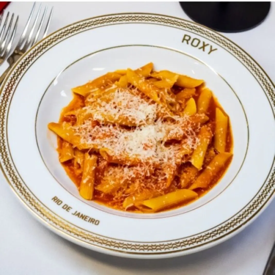 Roxy em Copacabana tem almoço especial para Dia das Crianças, com Paillard por R$ 59 e a sobremesa Sorvetiño Roxy. É bo…