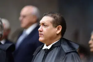 Ministro Nunes Marques disse que a revisão criminal do Bolsonaro deve ser analisada após o segundo turno. A decisão ant…