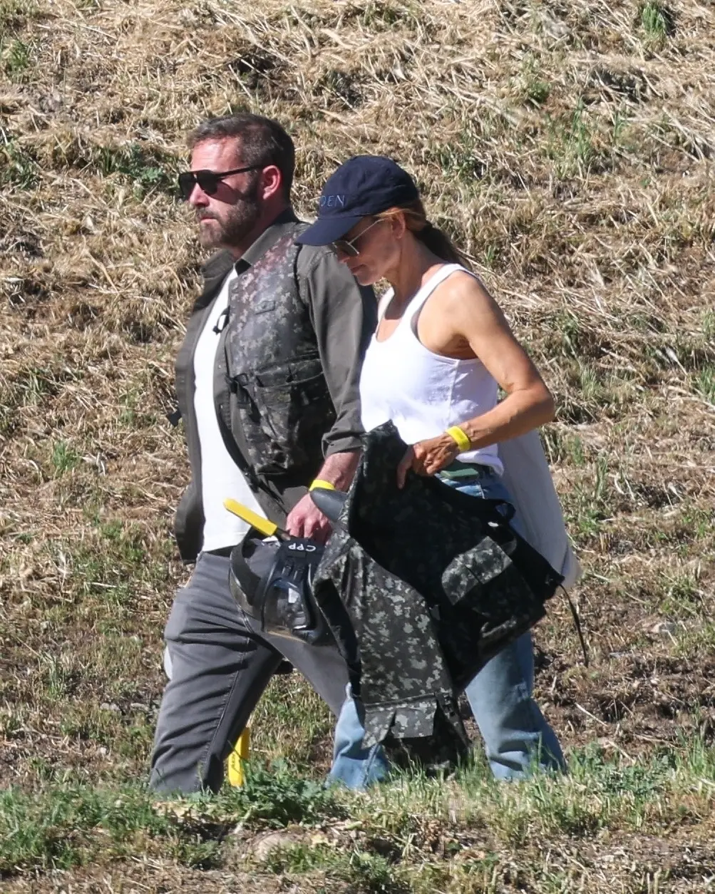 Ben Affleck e Jennifer Garner dividem as filhas Violet de 20, Seraphina de 17 e Samuel de 14. A mudança na divisão da g…