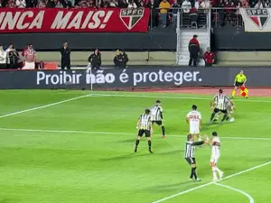 Nove jogos do Brasileiro terão placas com frases contra a proibição das bets. Isso mostra que mesmo em ambientes esport…
