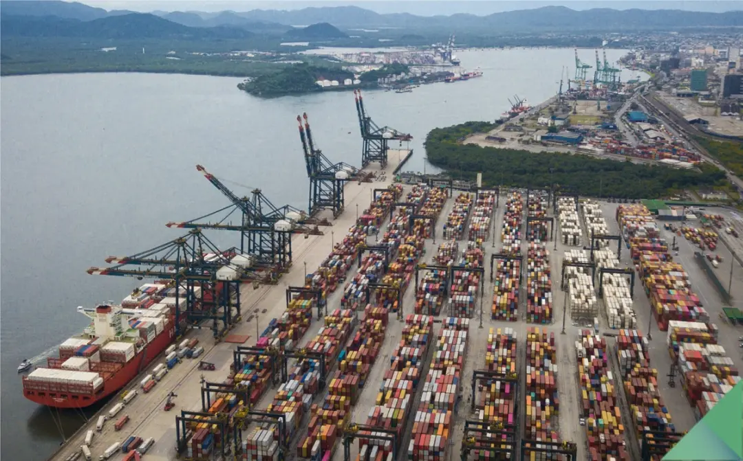 Quatro grupos europeus dominam a dragagem oceânica de grande porte, com Boskalis e Van Oord nos Países Baixos. O Brasil…