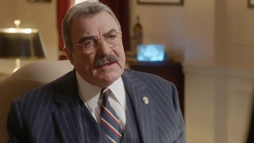 Tom Selleck pode aparecer no spinoff Boston Blue, que já usa atores da série original, e os criadores estão falando sob…