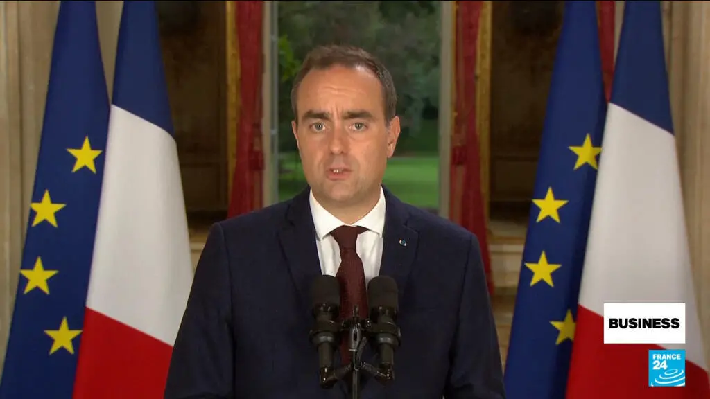 Primeiro-ministro francês garantiu que não houve cortes na educação, mas pediu que o governo France corte o déficit púb…