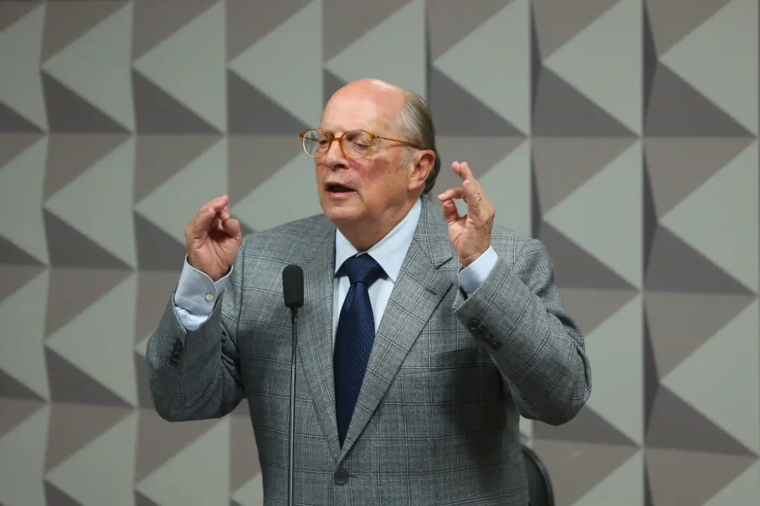 Miguel Reale Junior, autor de pedido de impeachment de Dilma, diz que votar em Flávio Bolsonaro legitima um golpe. Aque…