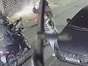 Em São Paulo, suspeitos quebraram celular ao não conseguir desbloquear o aparelho. Essa pressa em resolver um problema …
