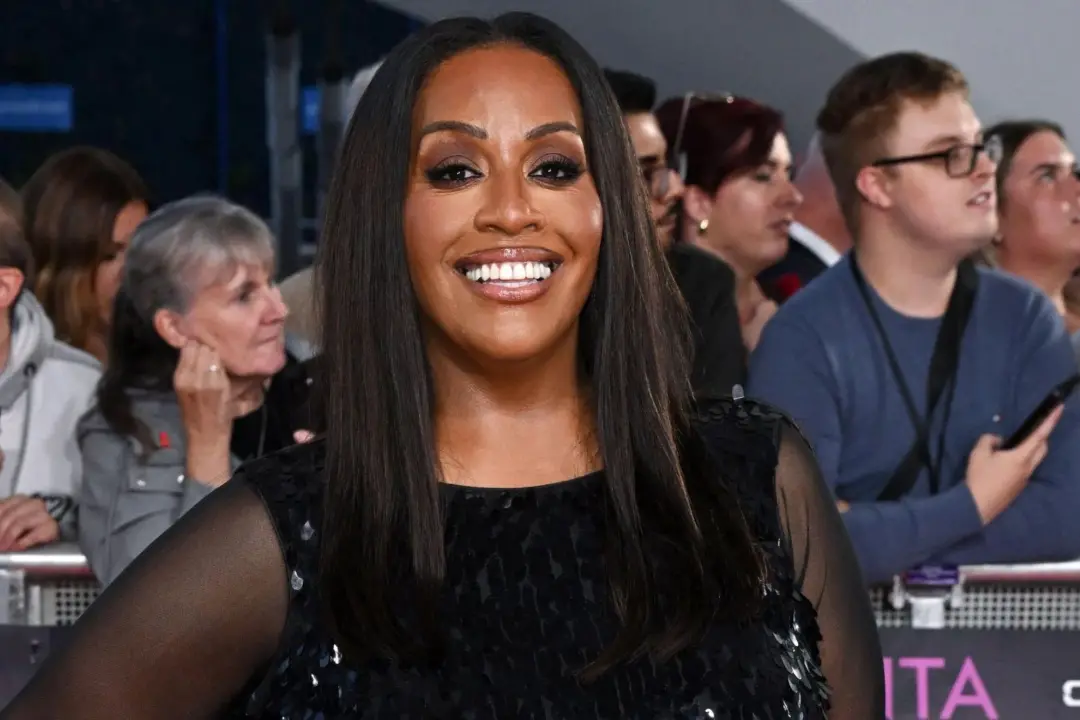 Alison Hammond, 51 anos, está defendendo o relacionamento com David Putman, 29 anos, e rejeitando o rótulo de cougar. É…