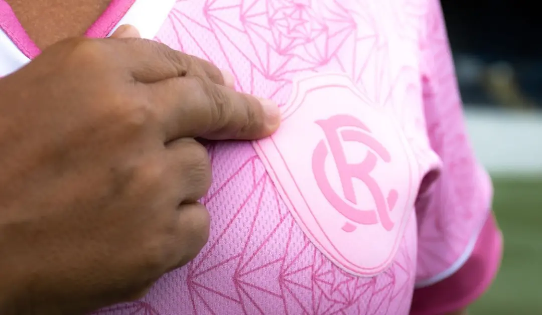 Remo apoia o Outubro Rosa no jogo contra o Grêmio, com 50 balões rosas sendo soltos após o Hino Nacional. Essa ação mos…