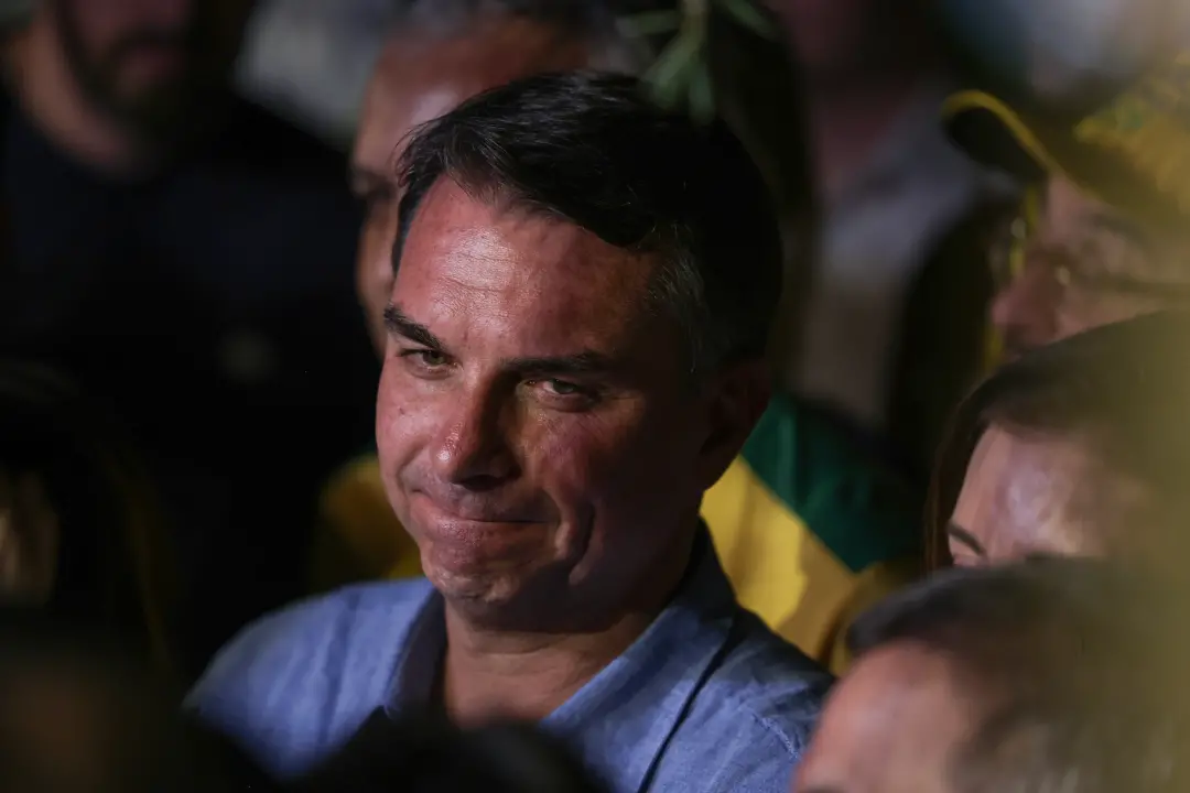 Apoio do Republicanos a Flávio Bolsonaro no segundo turno tá atrelado a acordos de comando para 2027. Isso mostra como …