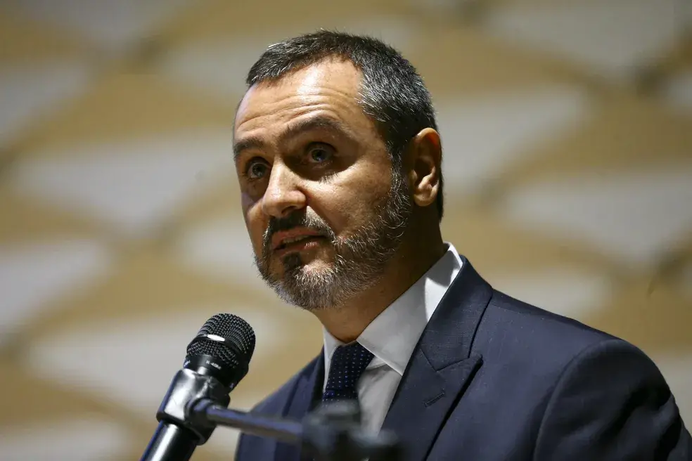 A Polícia Federal descartou abrir inquérito sobre suposta atuação estrangeira nas eleições de 2026 após análise da AGU.…