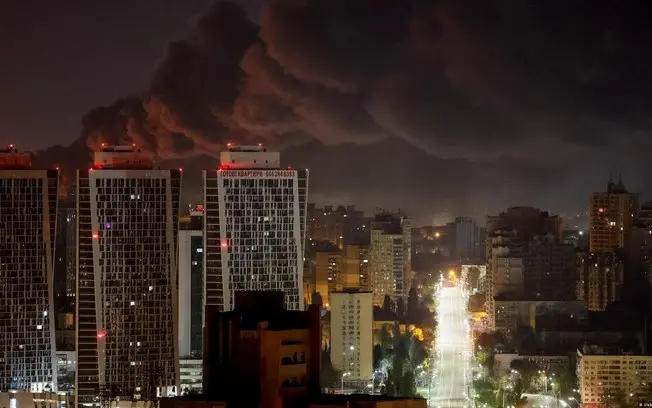 28 mortos em ataques russos na Ucrânia nesta quarta, incluindo cinco crianças. Essa violência constante mostra um camin…