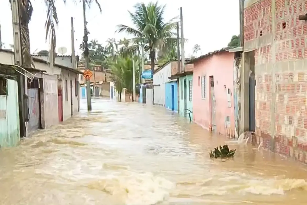 Vale do Ribeira, chuvas fortes causaram transbordamento do Rio Ribeira de Iguape, afetando cerca de 2 mil pessoas. É im…