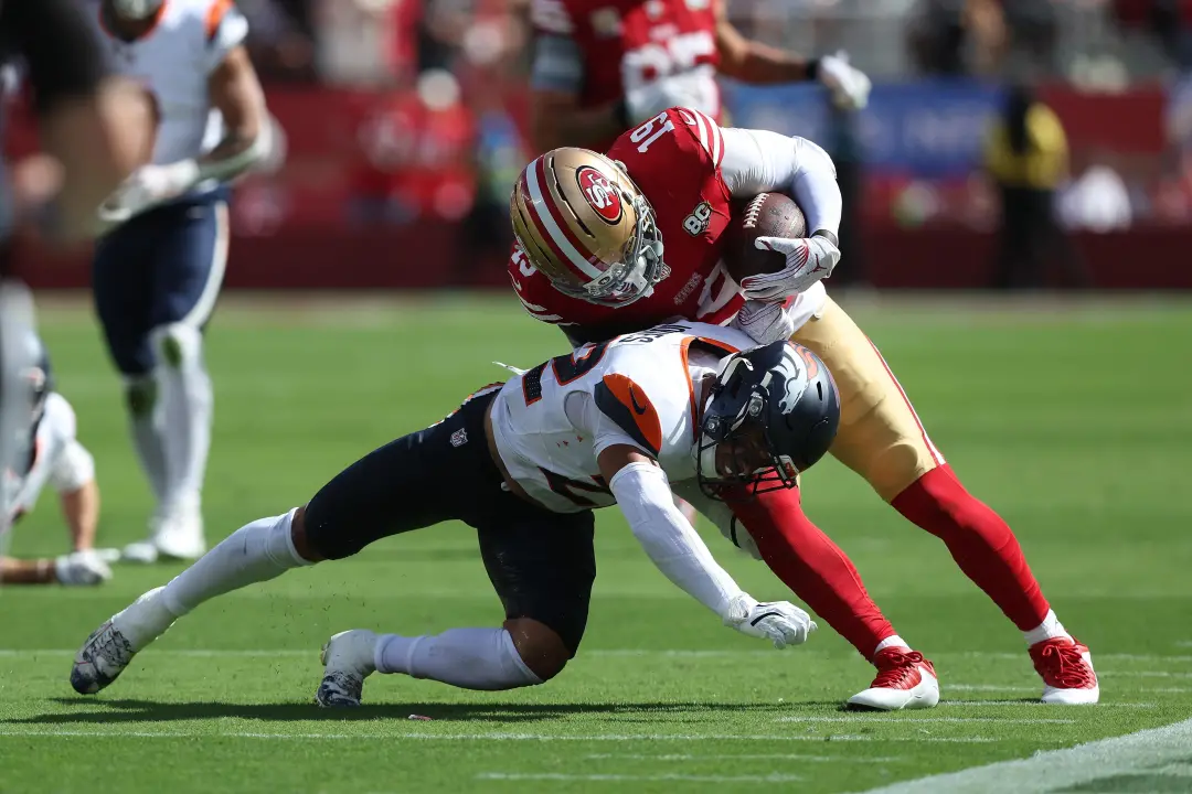 Brandon Jones, safety dos Broncos, tá no último ano do contrato em 2026 e a decisão de estender ele ou não é importante…