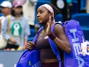 Coco Gauff denunciou mensagens racistas depois de ser eliminada no WTA 1000 de Pequim. É um peso que fica quando o disc…