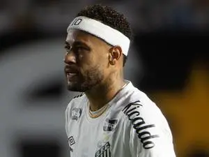 Neymar foi relacionado ao lado de Coutinho para encarar o Flamengo. A escalação mostra que o time tá investindo em peça…