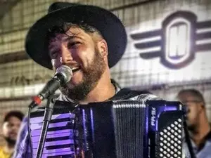 Cantor sertanejo faleceu aos 38 anos após sofrer infarto no Espírito Santo. É triste ver um jovem talento sair assim, a…