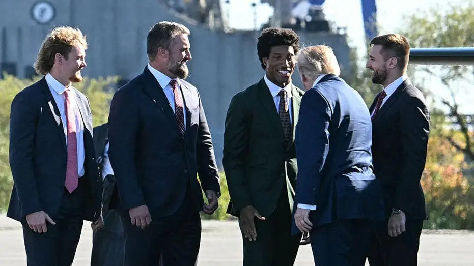 Marlon Humphrey, jogador dos Baltimore Ravens, foi com o presidente Donald Trump em um evento em Baltimore. Ele disse q…