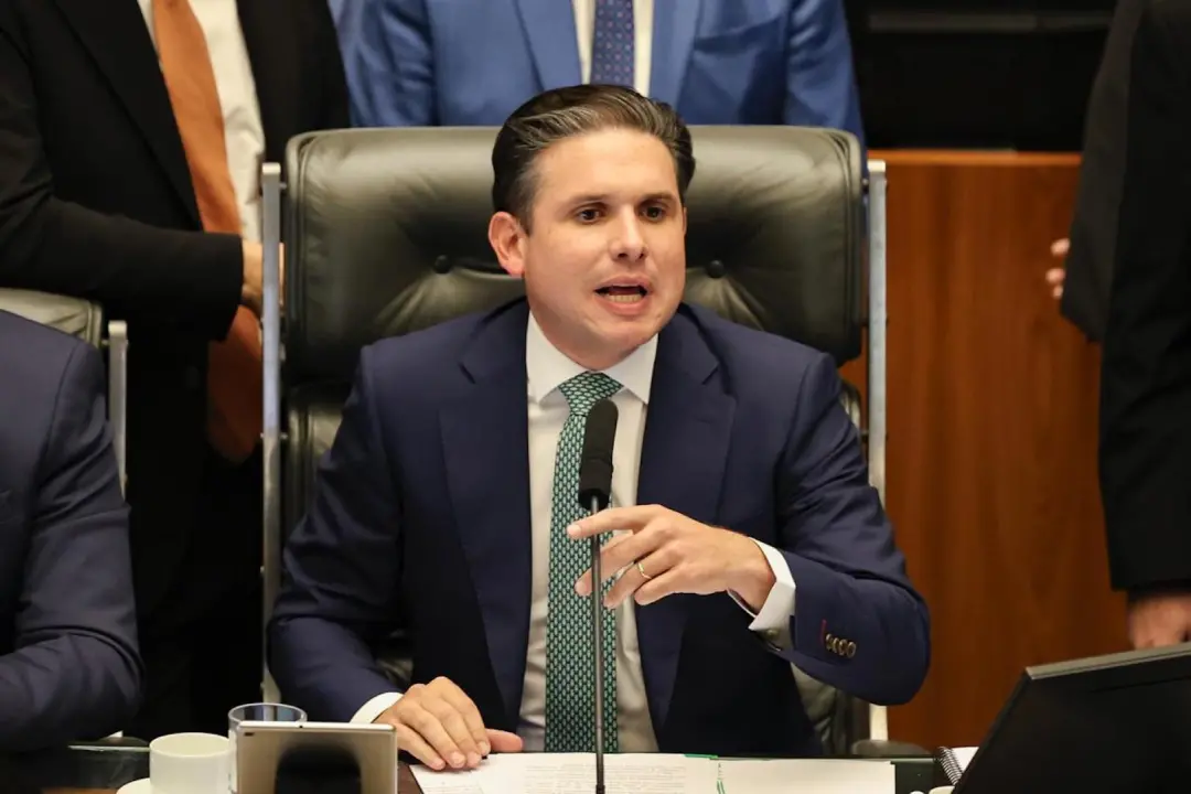Marcos Pereira, presidente nacional dos Republicanos, disse que a bancada do PL resiste a Hugo Motta na Câmara. Essa re…