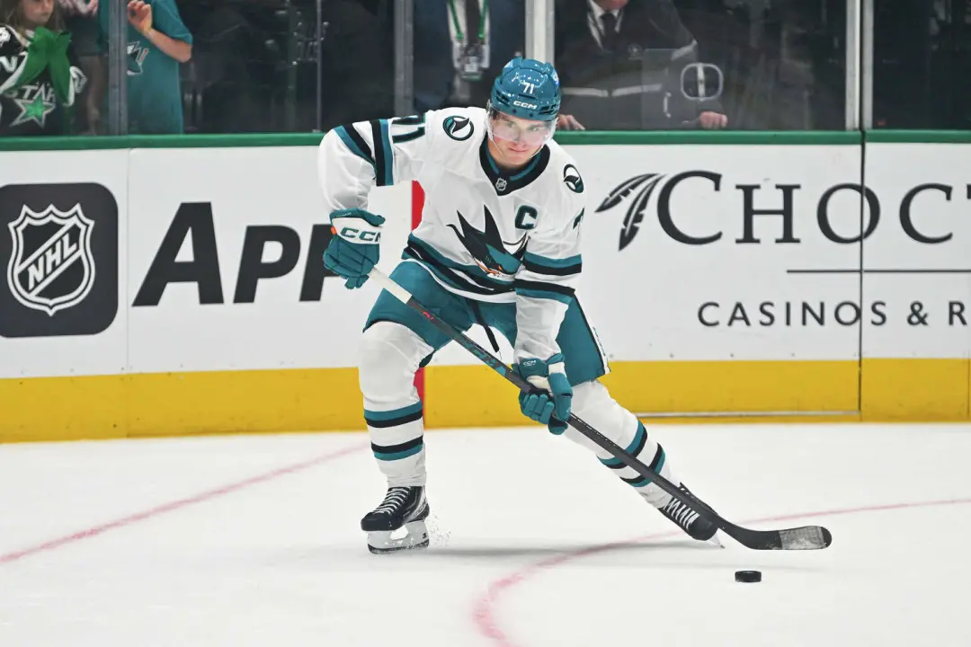 Macklin Celebrini foi retirado do time antes do jogo em Dallas, mesmo tendo participado do aquecimento. A equipe, jogan…