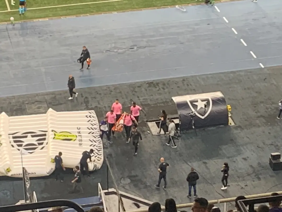 Bruno Duarte foi substituído no clássico contra o Botafogo aos 38 minutos do primeiro tempo, no Nilton Santos, após sen…