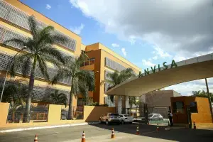 Vinhedo, em São Paulo, retomou a produção de saneantes da Unilever após a Anvisa liberar a fábrica. Falhas em controles…