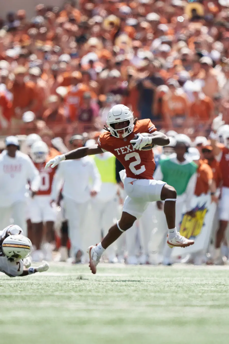 Texas tem alguns jogadores no radar de lesão para o jogo contra Oklahoma, mas o técnico disse que o time está mais saud…