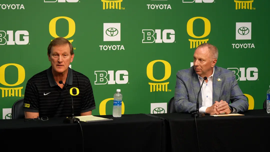 Oregon Ducks perdeu o técnico Dana Altman, com 382 vitórias, após ele comunicar o desligamento. A transição para o Tony…
