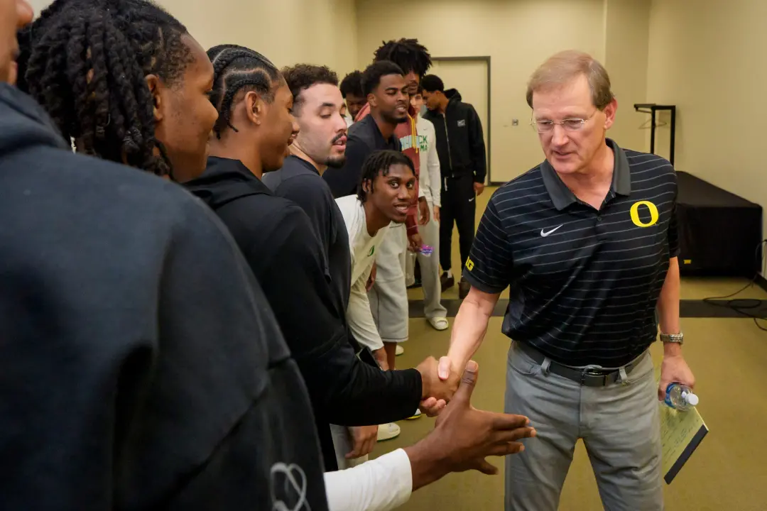 Dana Altman se aposenta do técnico do basquete masculino de Oregon, após 16 temporadas e 792 vitórias. Ele sentiu que s…