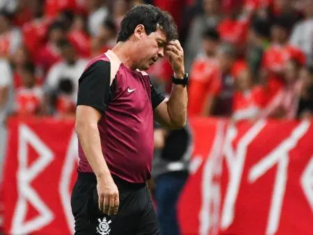 Corinthians demite Fernando Diniz após a 7a derrota seguida no Brasileiro. A troca mostra a pressão do resultado sobre …