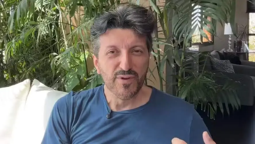 Lito Sousa, mecânico de aeronaves, faleceu após anunciar o diagnóstico de doença de Creutzfeldt-Jakob. Esse caso mostra…